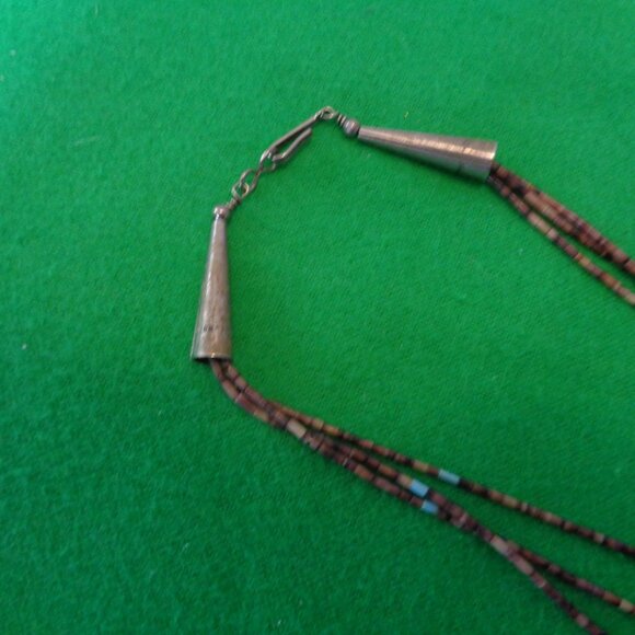 ZUNI VINTAGE TRIPLE STRANDS HAND CARVED ANIMAL FETISH NECKLACE - Picture 8 of 12